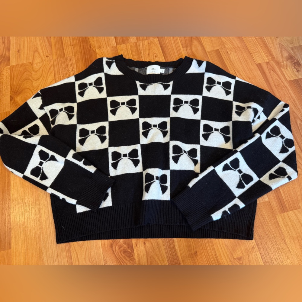 Juniors size small  Black and White Knit Sweater